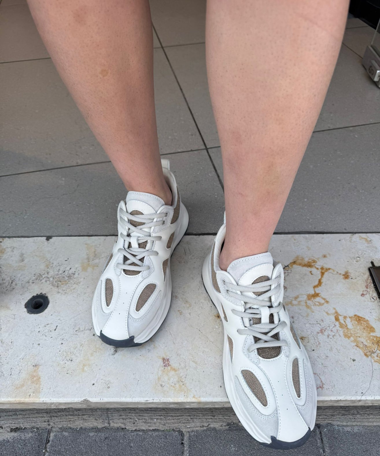 GCDS - סניקרס GC251MF12-103 OFF WHITE