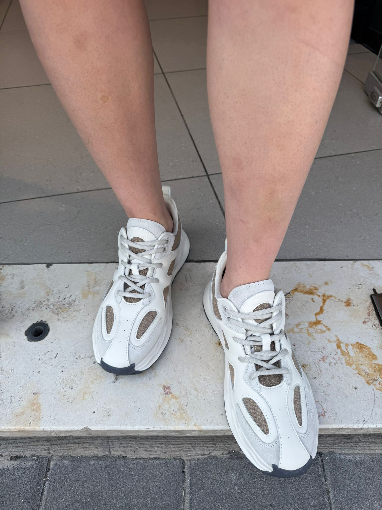 GCDS - סניקרס GC251MF12-103 OFF WHITE