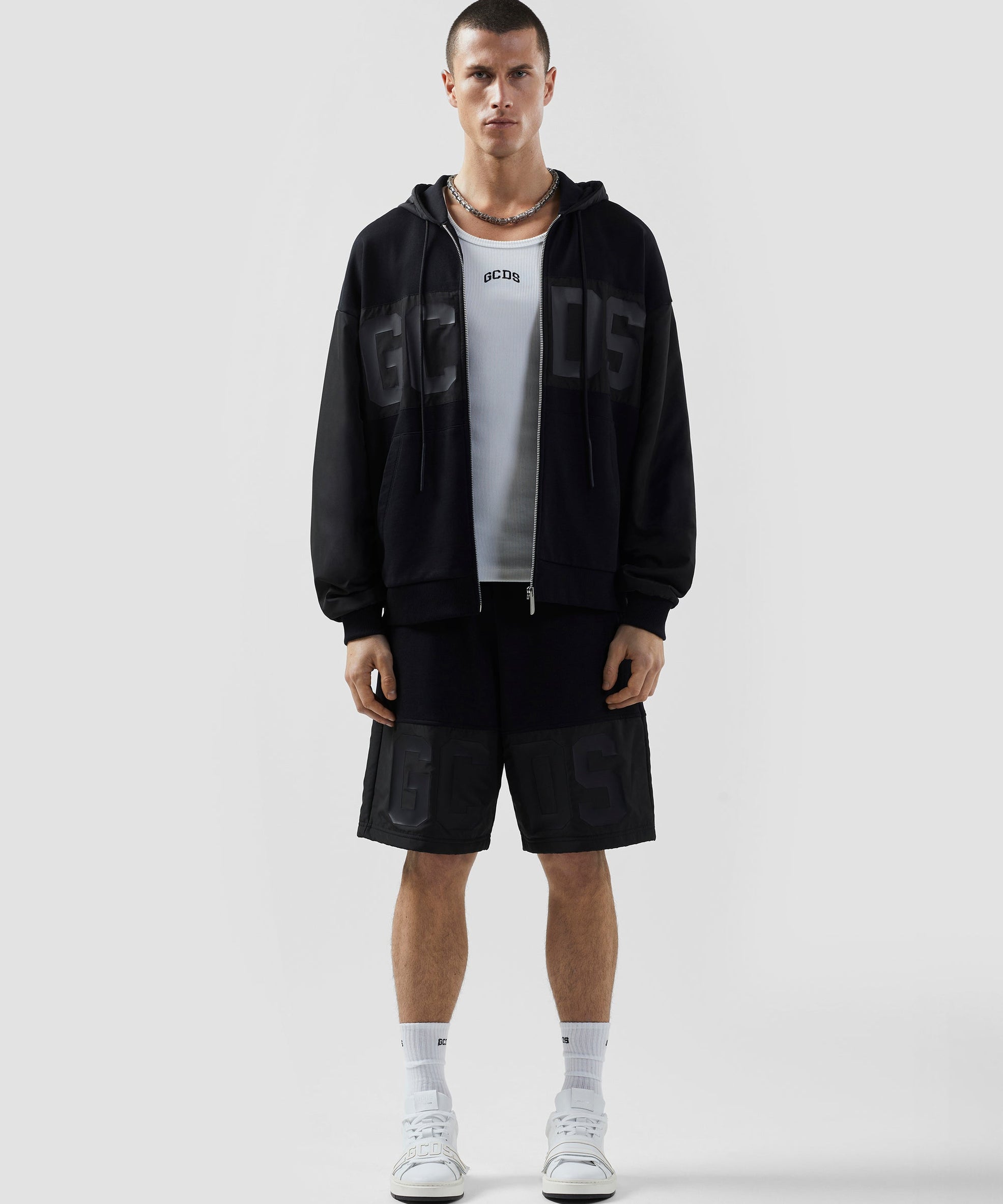 GCDS - ברמודה B1XM3102JI1 99 BLACK LOGO NYLON