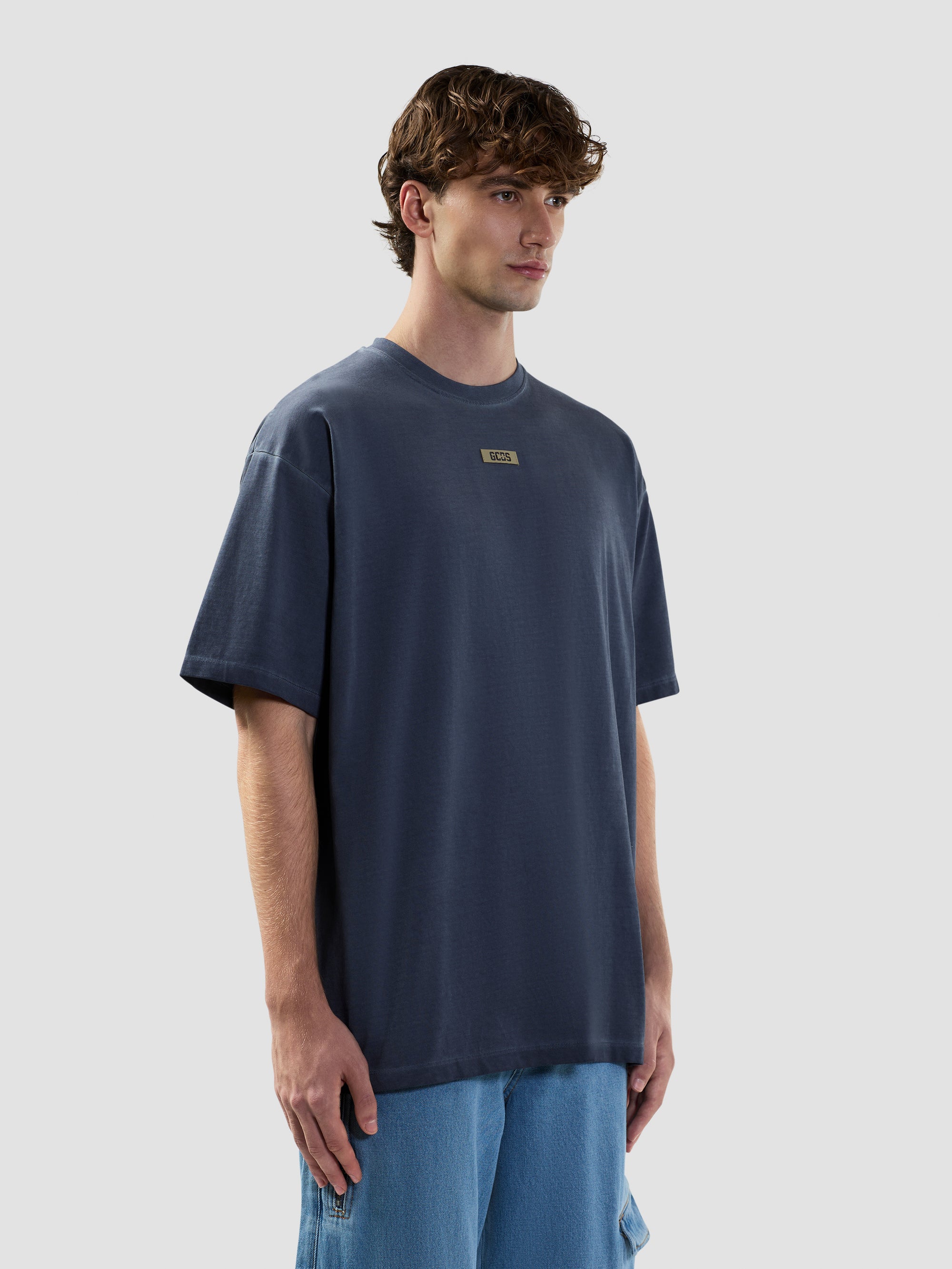 GCDS - חולצה טי אוברסייז PATCH LOGO SOLARIZED B2SM2313JF1