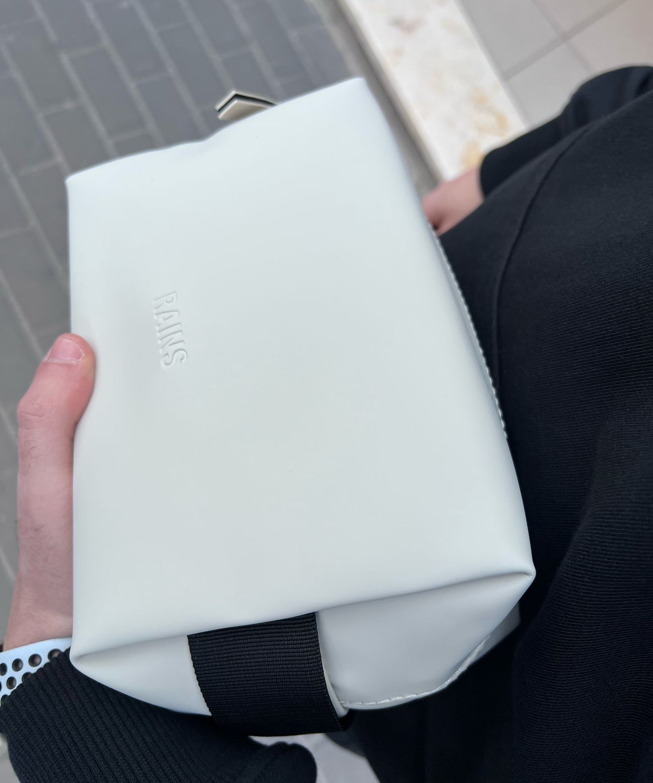 ריינס - RAINS תיק יד עמיד במים 15580 Sand