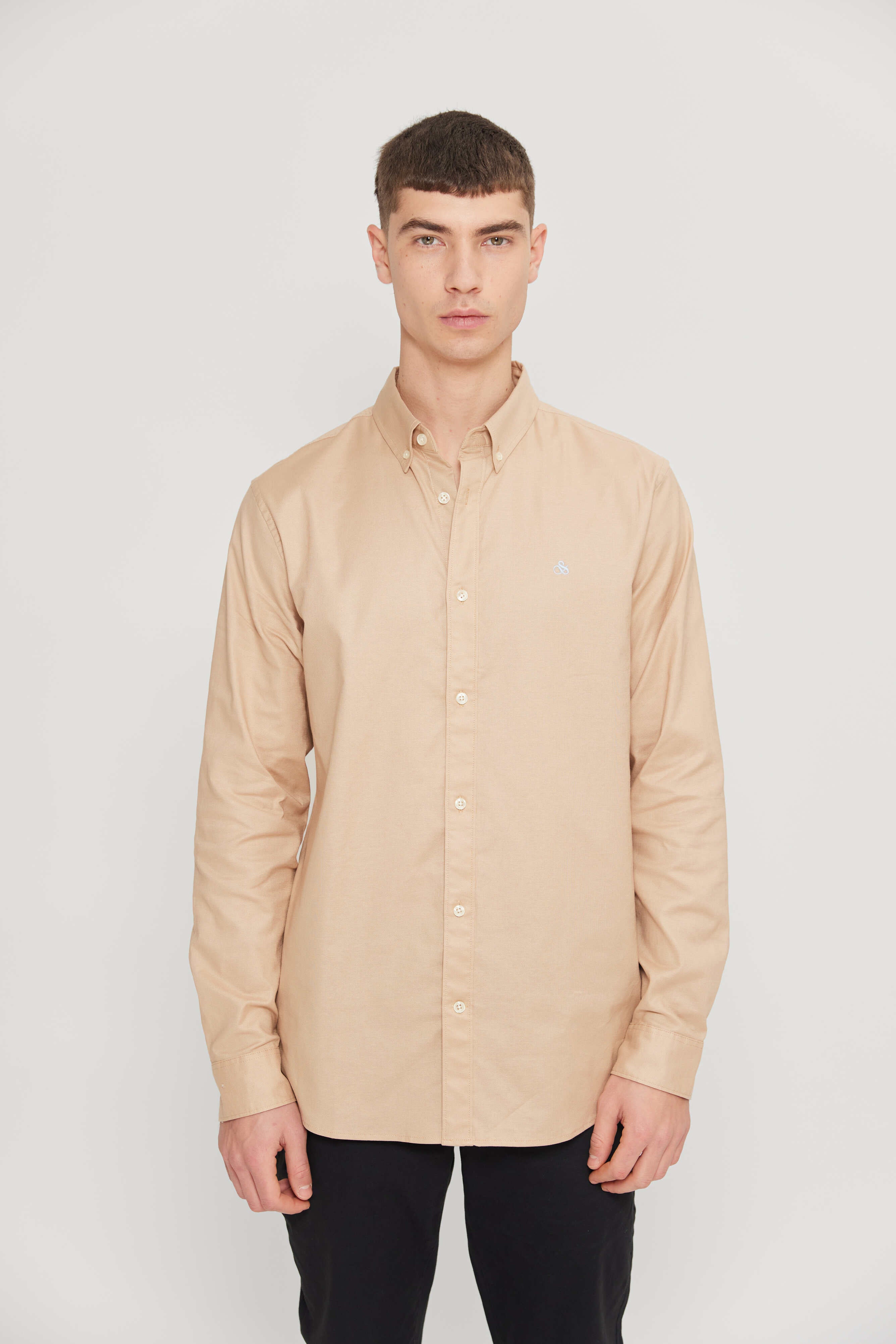 סקוץ' אנד סודה - מכופתרת קלאסית
בצבע בז' 180014 260 SU25