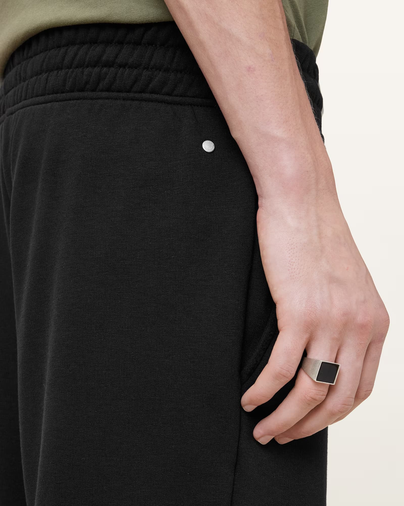 אולסיינטס - ברמודה M001TC Jet Black HELIX