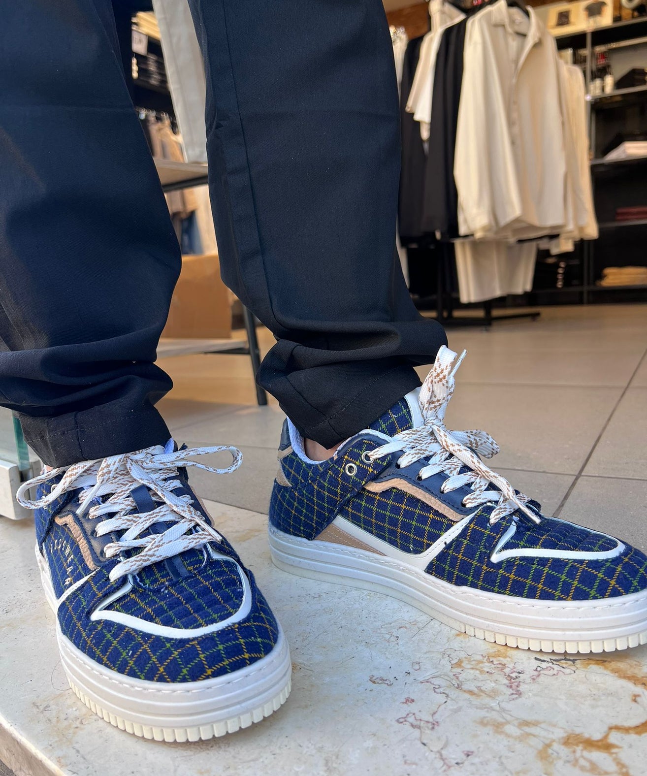 GCDS - סניקרס GCU1007-457 TARTAN-BLUE-BEIG