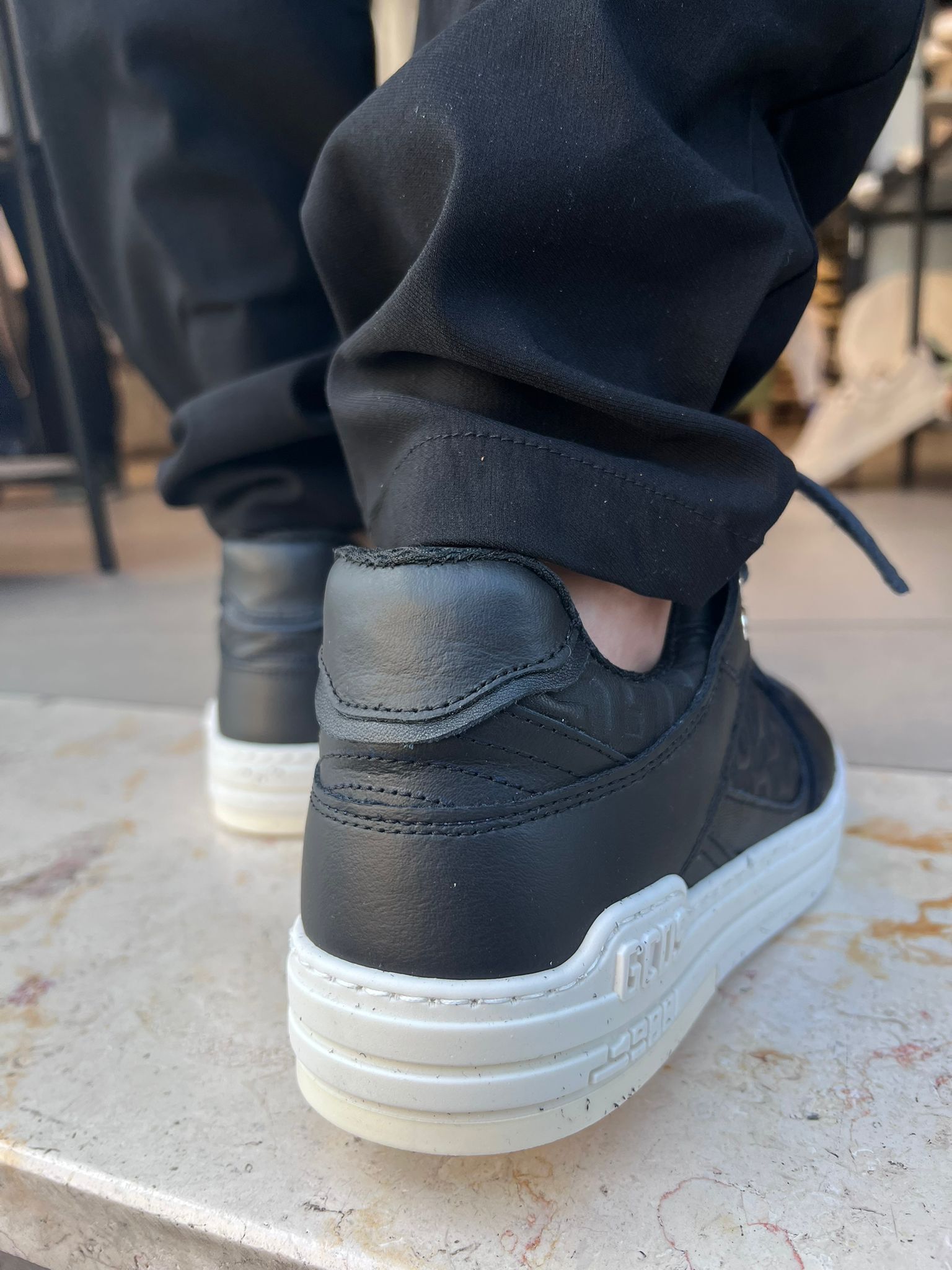 GCDS - סניקרס GCU1004-001 BLACK