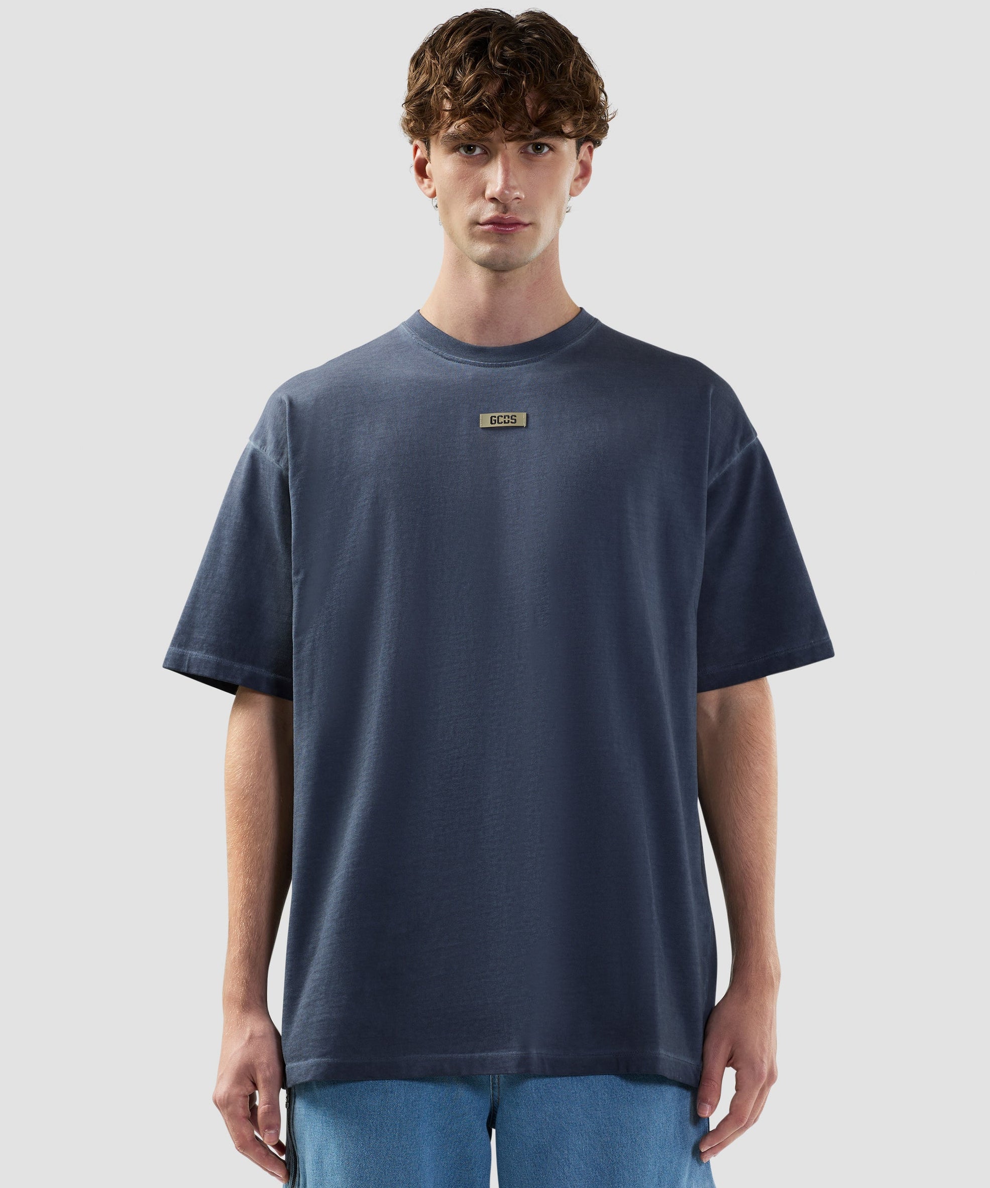 GCDS - חולצה טי אוברסייז PATCH LOGO SOLARIZED B2SM2313JF1