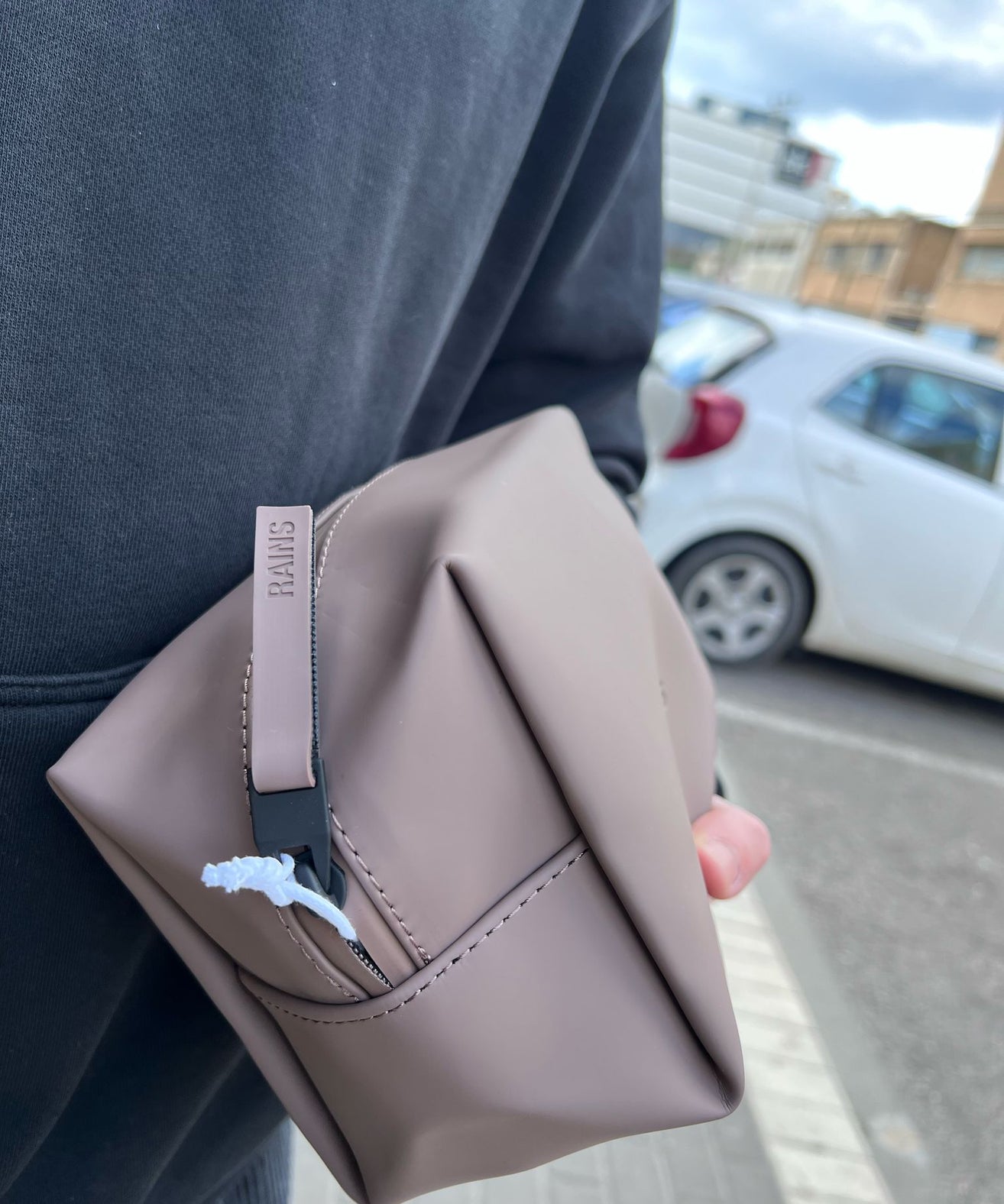 ריינס - RAINS תיק יד עמיד במים 15580 Shade