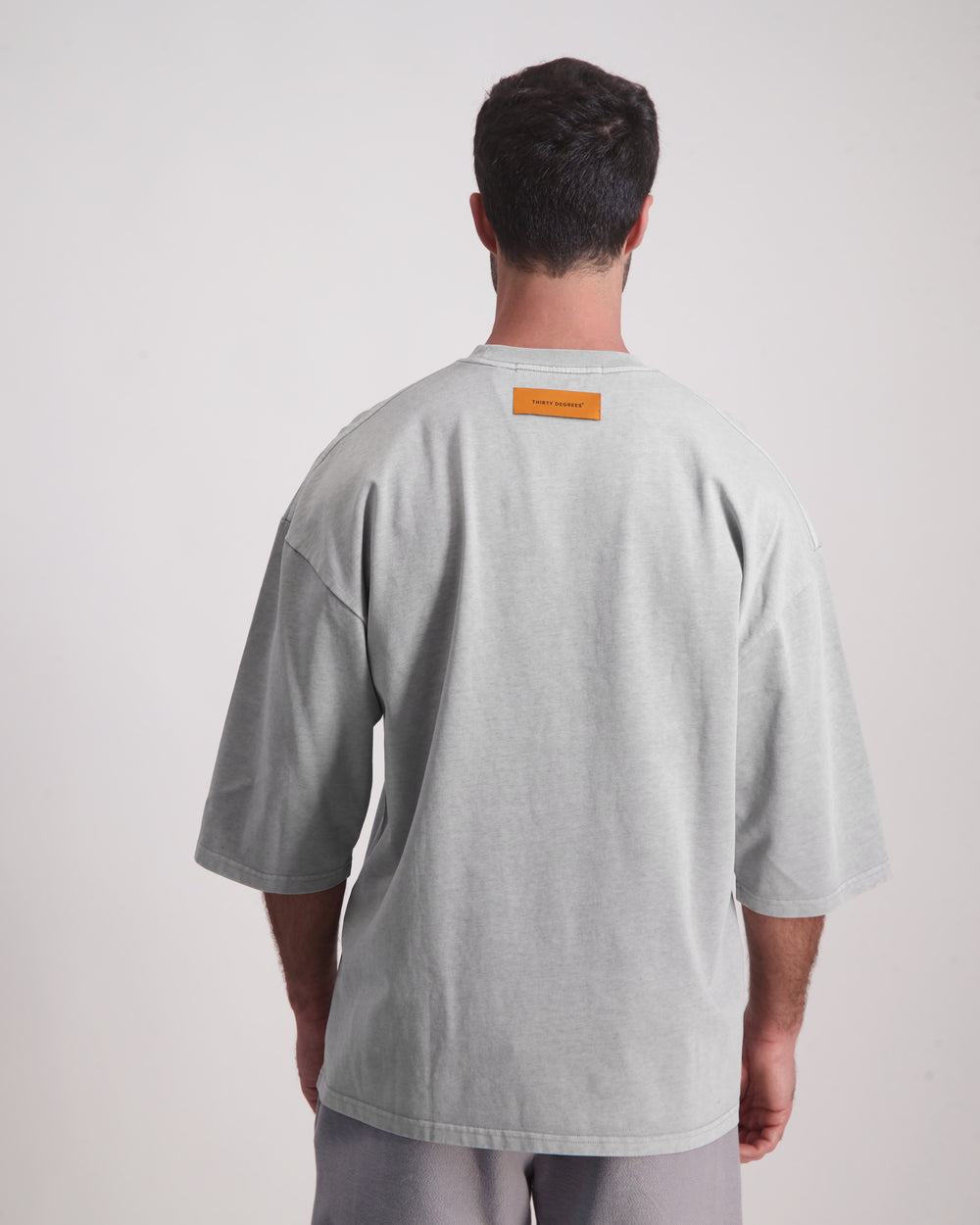 THIRTY DEGREES - 30FW26-10  3/4 טי אוברסייז Mugzam 05 Tee New