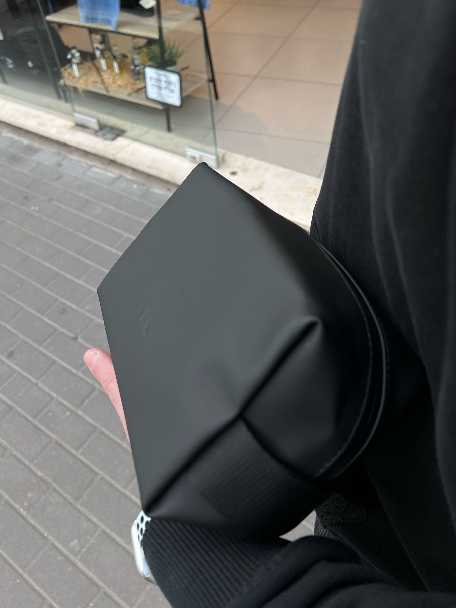 ריינס - RAINS תיק יד עמיד במים 15580 Black