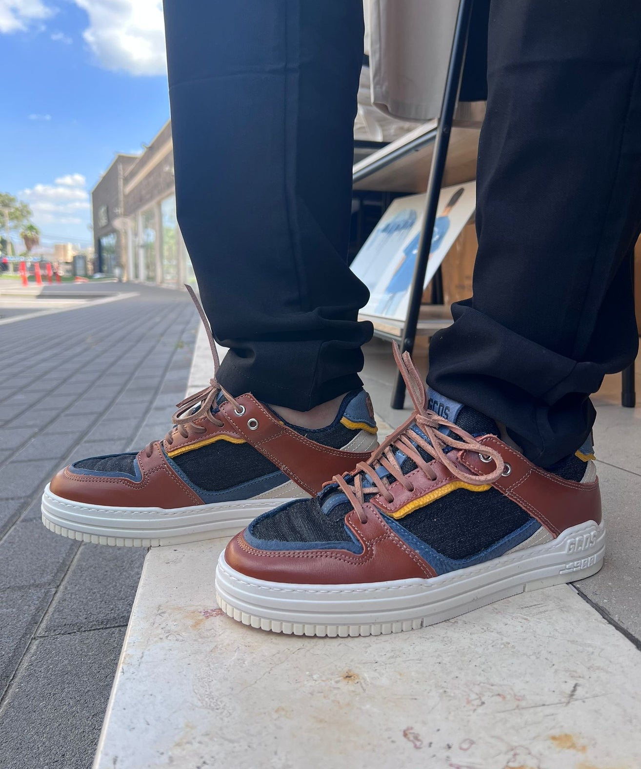 GCDS - סניקרס GCU1003-395 BROWN BLACK