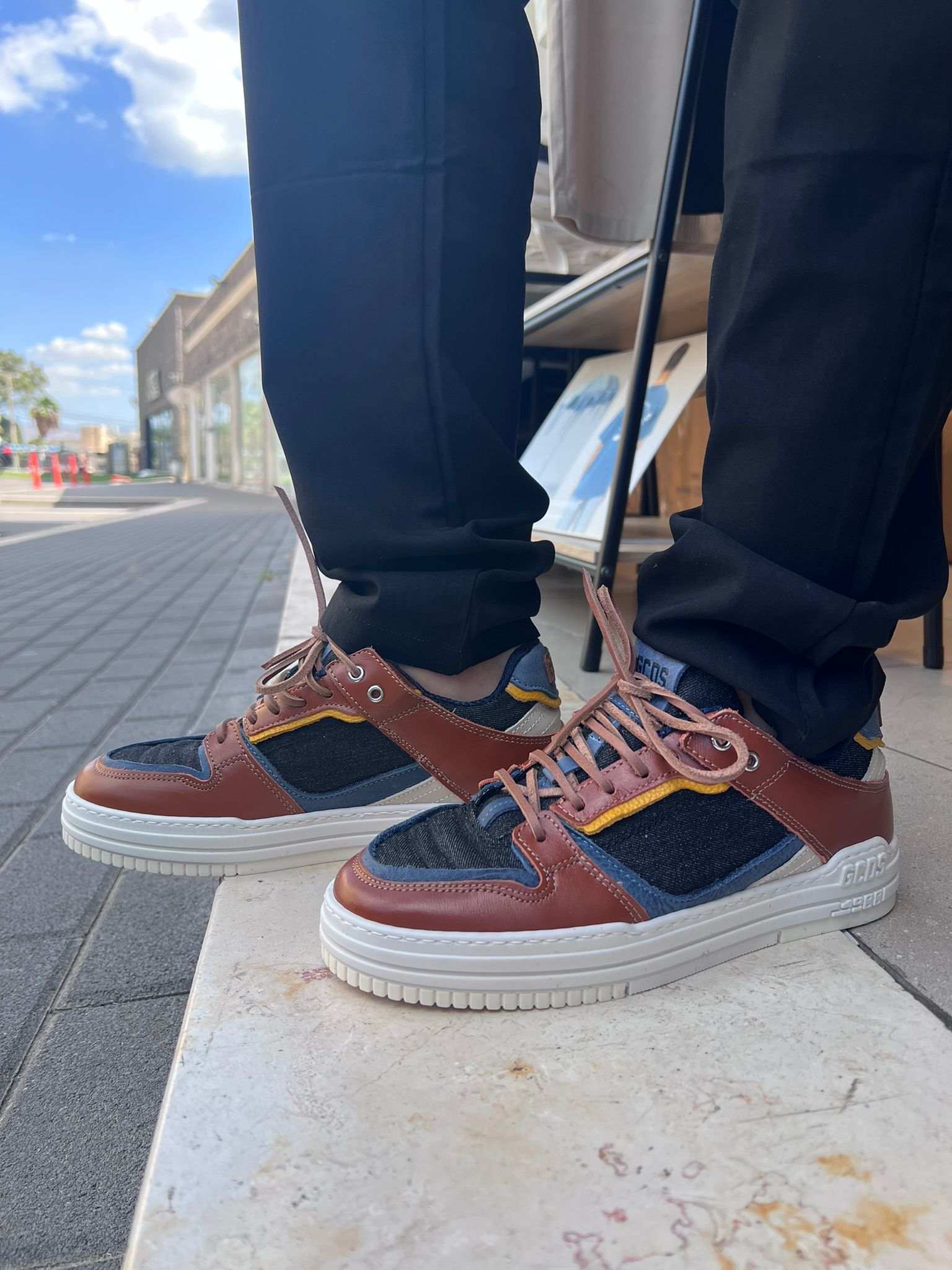 GCDS - סניקרס GCU1003-395 BROWN BLACK