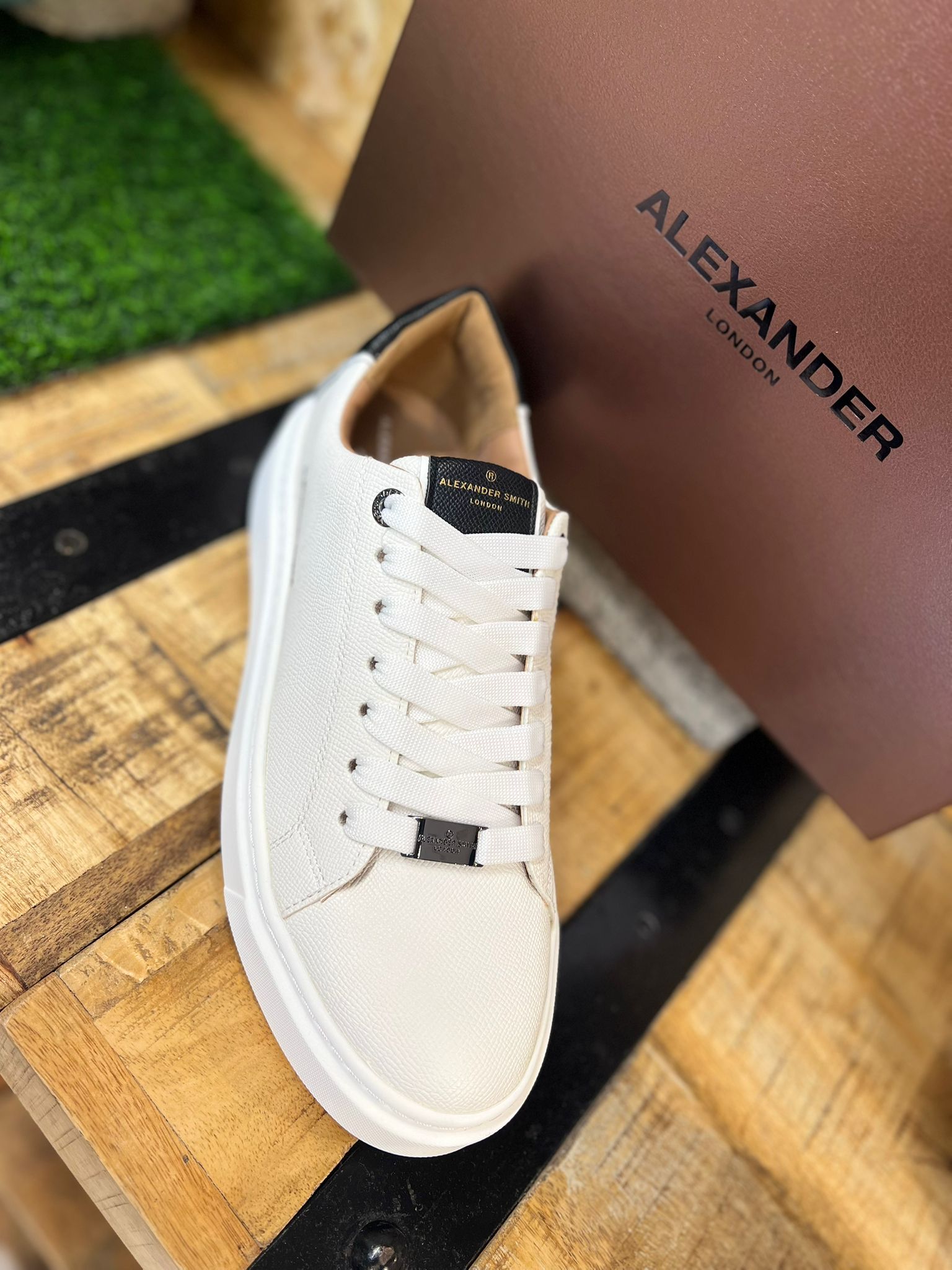 ALEXANDER SMITH - סניקרס עור LONDON MAN LDM 9066 WHITE BLACK