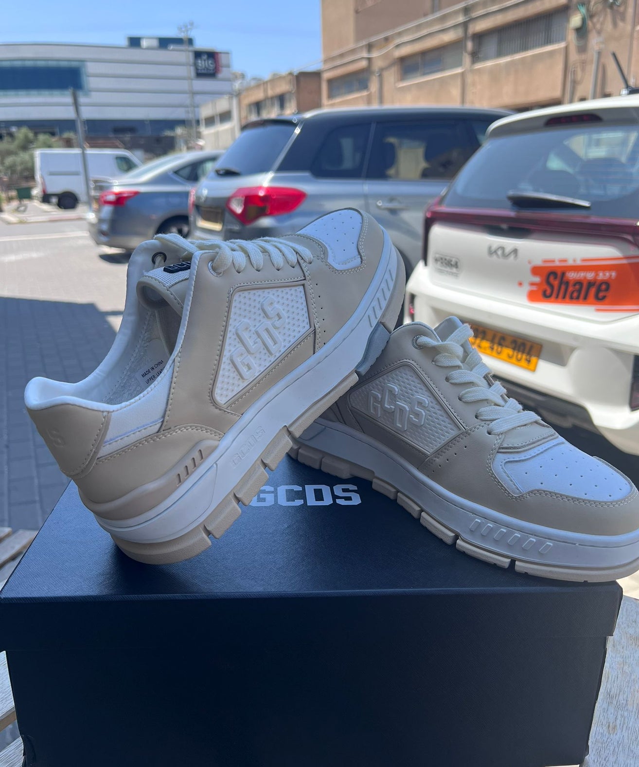 GCDS - סניקרס GC242MF06-300 BEIGE/WHITE