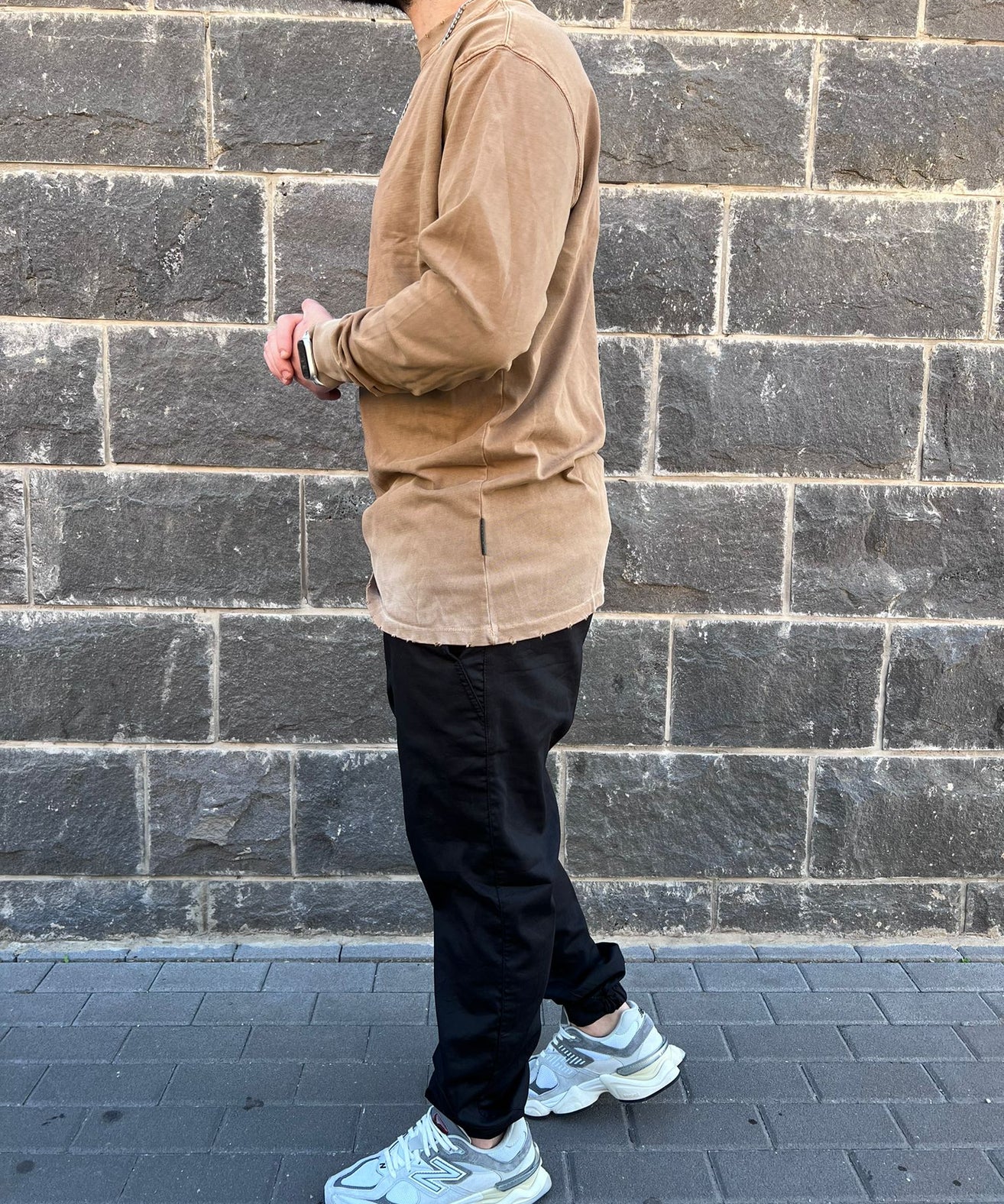 דה לוקה - טי וואש אוברסייז שרוול ארוך בצבע חום 7100 01