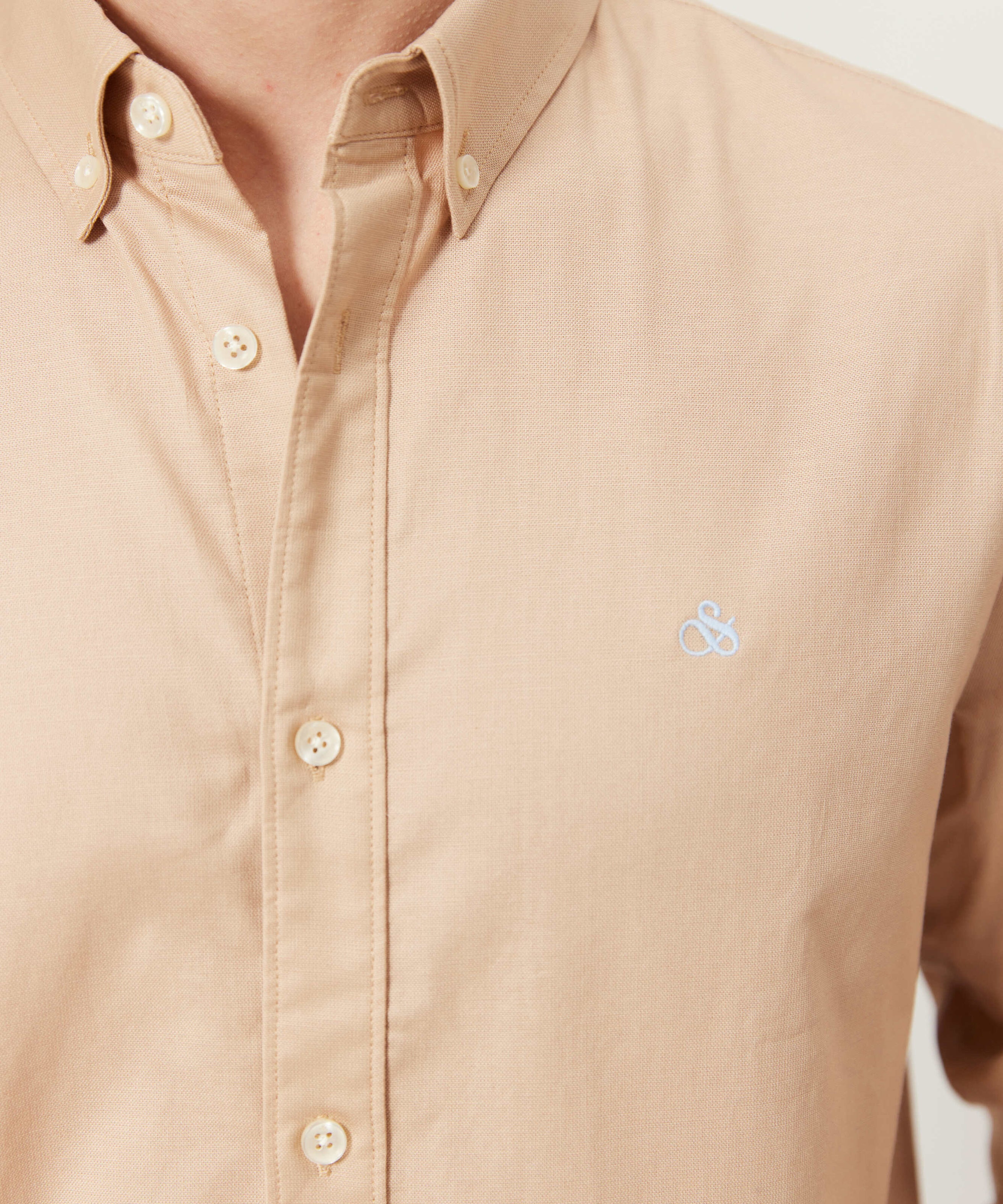 סקוץ' אנד סודה - מכופתרת קלאסית
בצבע בז' 180014 260 SU25