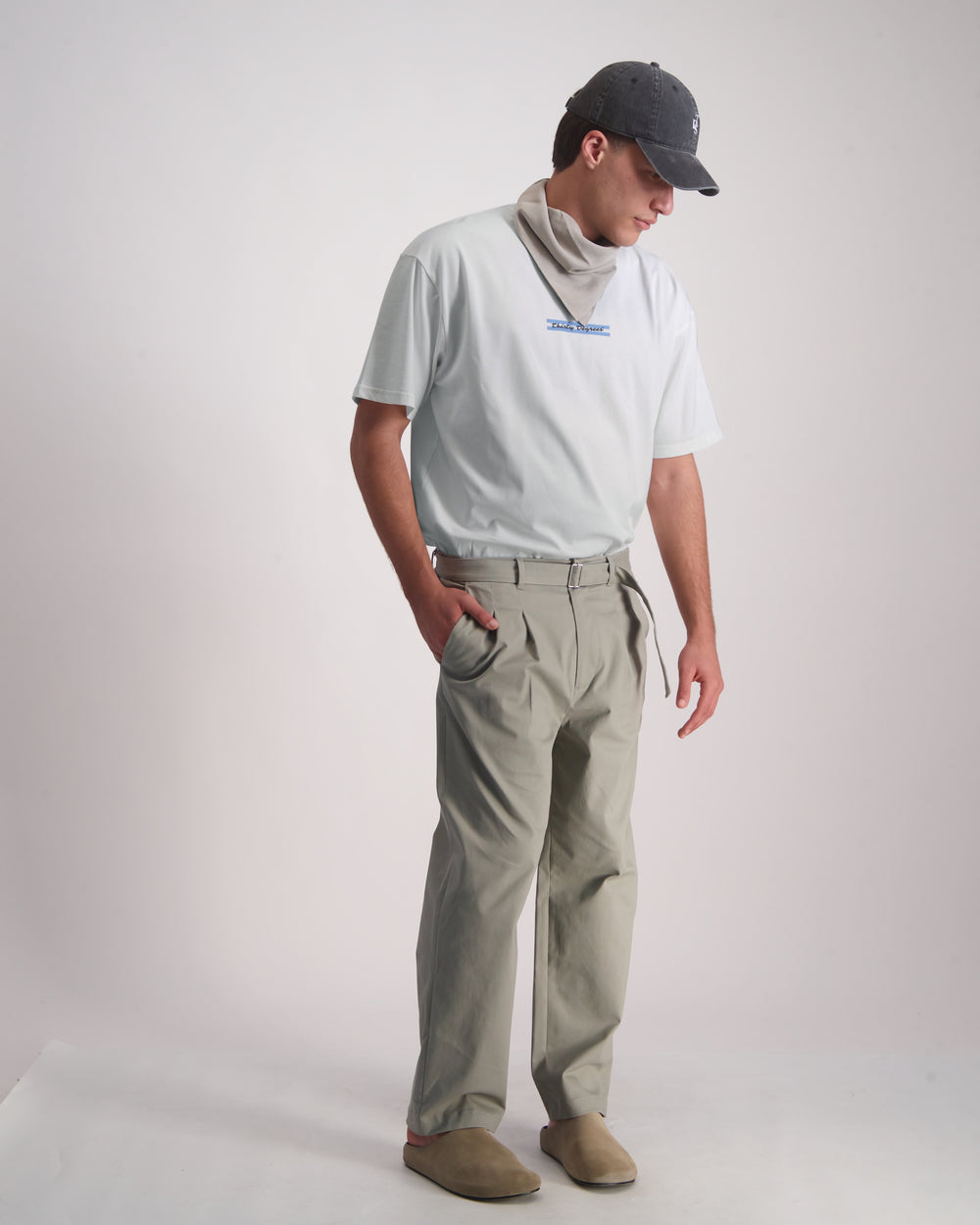 THIRTY DEGREES - 30FW26-23 טי אוברסייז Hand Of God Tee