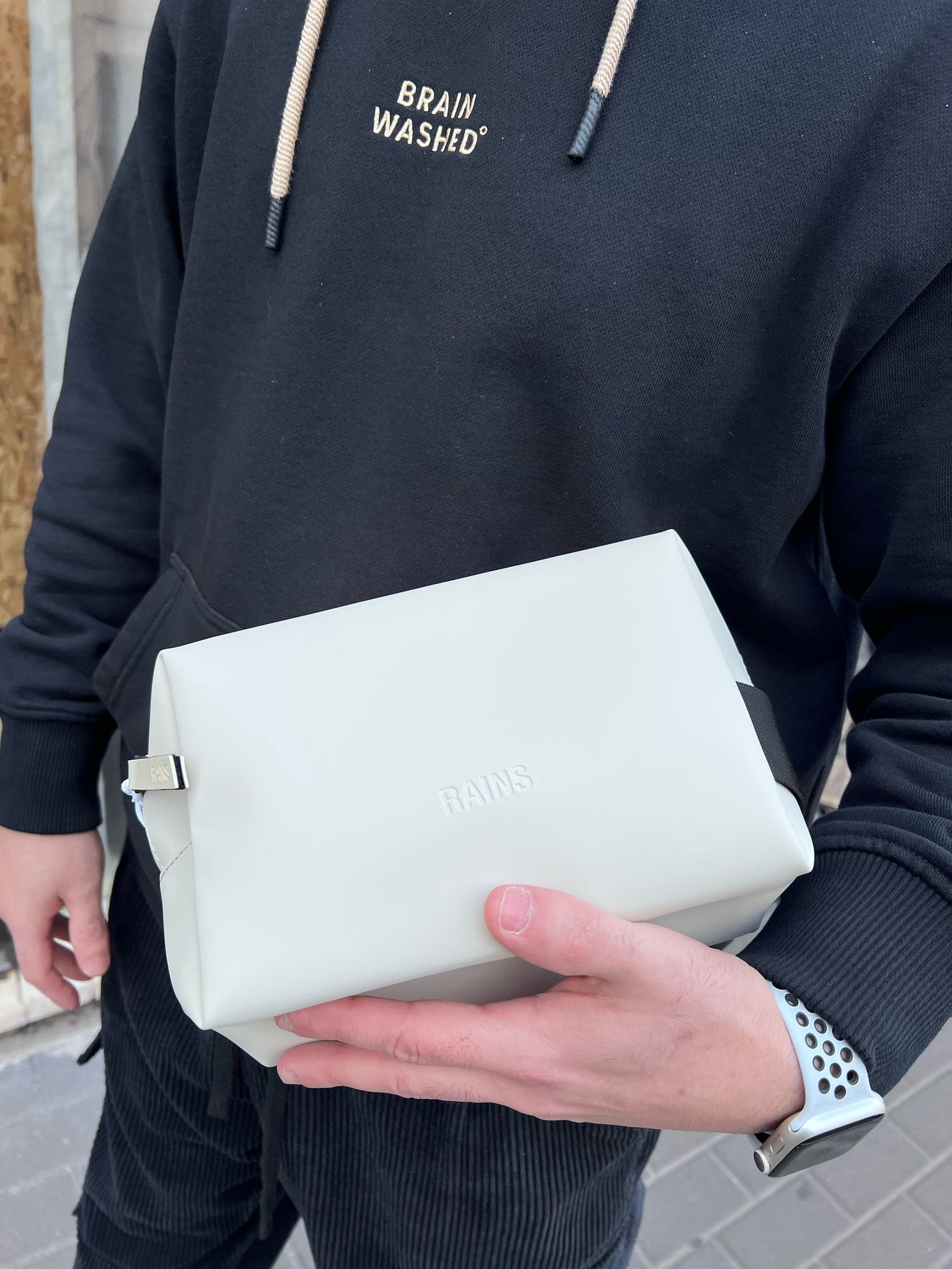 ריינס - RAINS תיק יד עמיד במים 15580 Sand